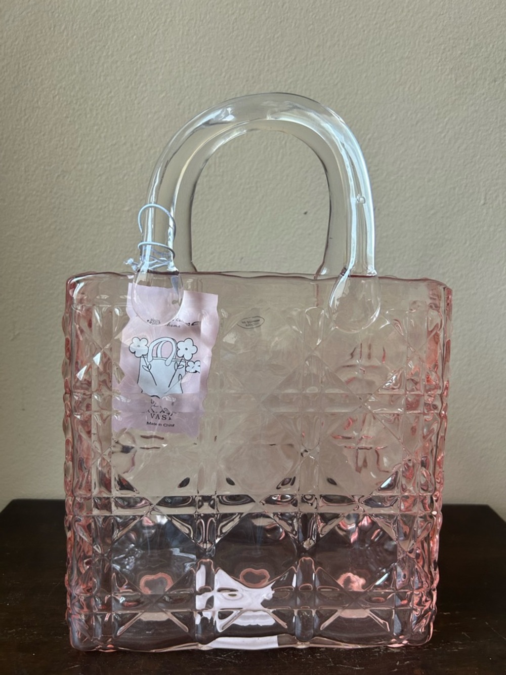 Cupcakes & Cashmere Glass Vase Pink Lady Handbag Quilted Design New - Picture 4 of 4